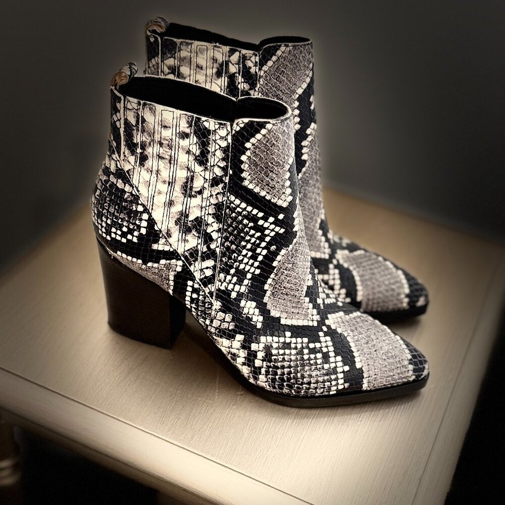 Marc Fisher Oshay Pointed Toe Bootie Size 6m - image 1